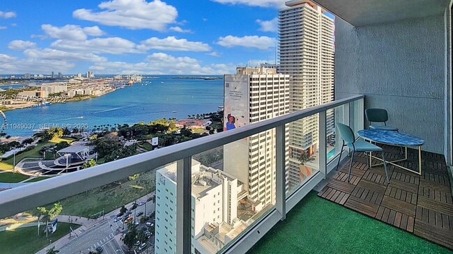 Photo - 253 NE 2nd St Unidad 3305