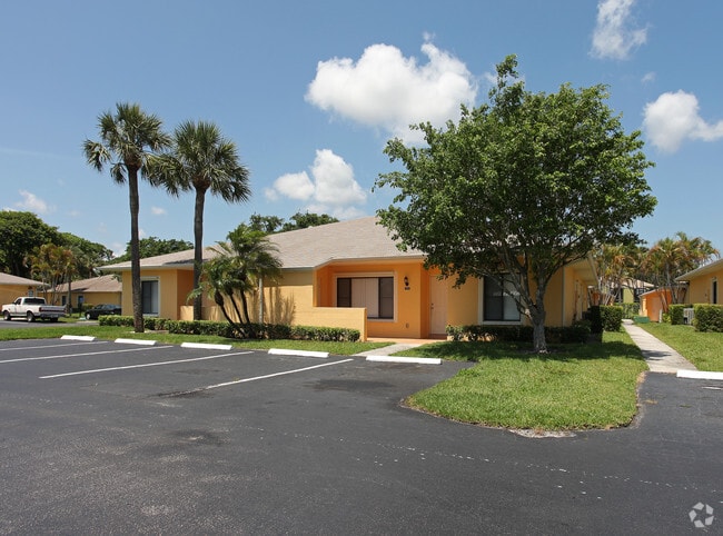 Lakeside Villas Apartments For Rent In West Palm Beach Fl Forrentcom