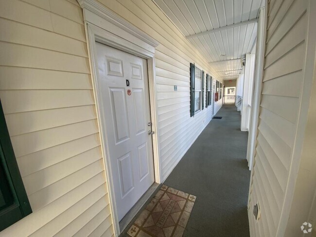 Building Photo - 620 River Oaks Dr Rental
