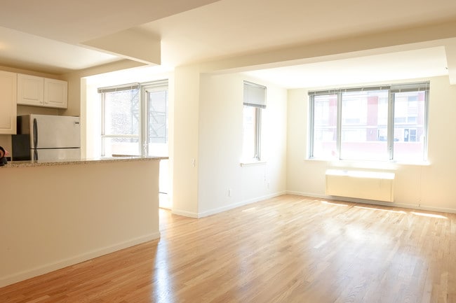 Building Photo - 160 W 22nd St Rental