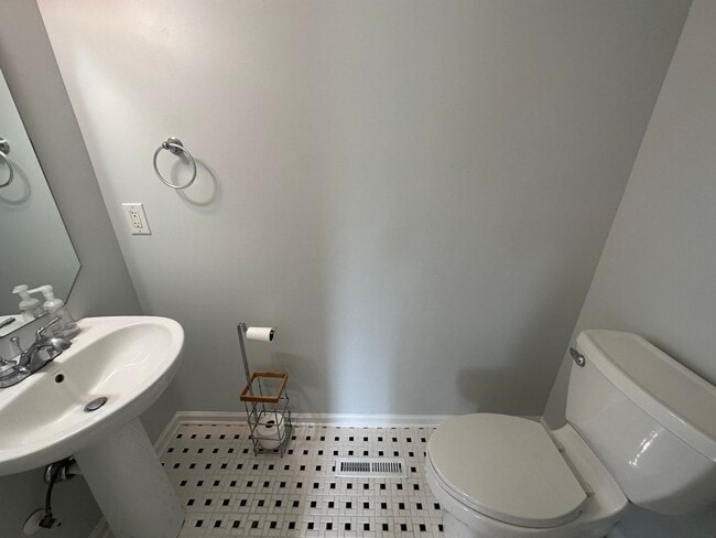 Photo - 3-bedroom, 3.5-bathroom nestled in Wyndhurst VA.