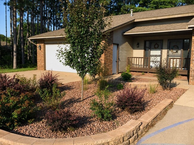 Building Photo - 3320 Rosewood Dr Unit 1
