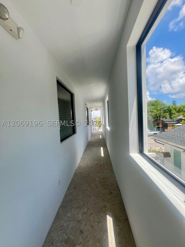 Photo - 1860 NW 19th St Unit 201