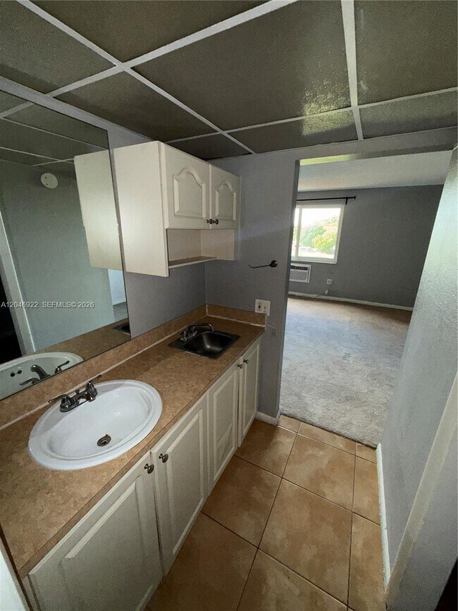 Photo - 6960 Miami Gardens Dr Unidad 2-431A