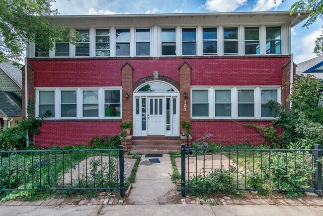Building Photo - 123 S Pennsylvania St Unit 10