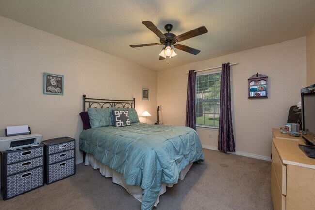 Photo - Beautiful Duplex with 5 Bed, 4 Bath Right ...