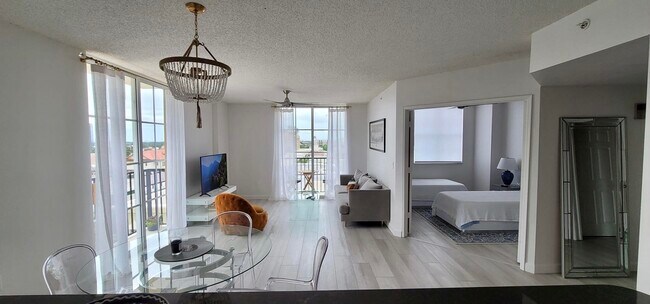 Building Photo - 651 Okeechobee Blvd Unit 702 Rental