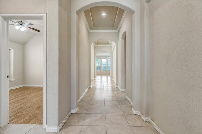 Photo - 704 Thetford Ln