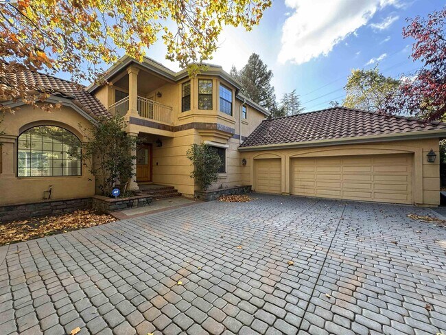 Building Photo - 1295 Whispering Oaks Pl