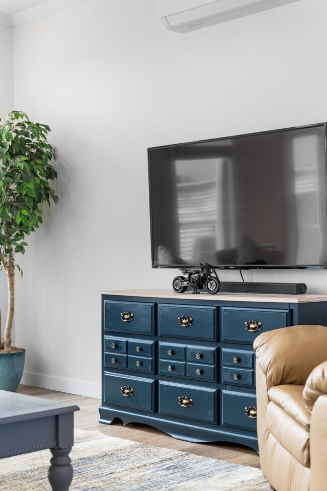 Photo - 425 Kelvin Rd