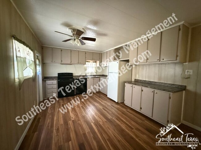 Photo - 1455 Mohawk St