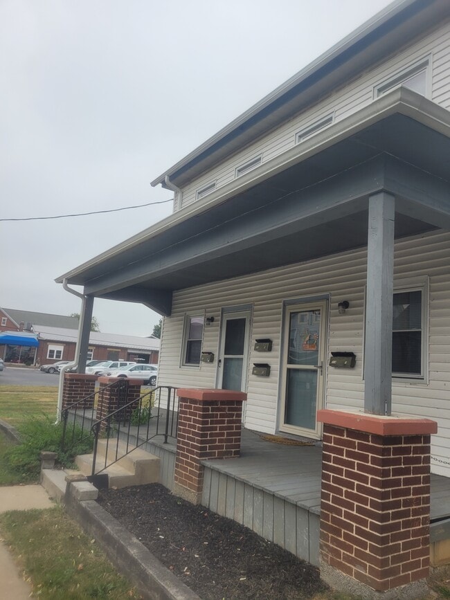 Building Photo - 214 W Main St Unit 214 - U Rental