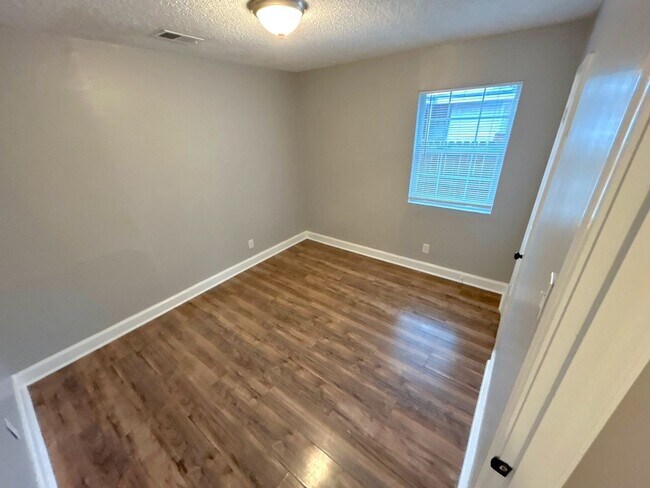 Photo - 2389 Scaper St