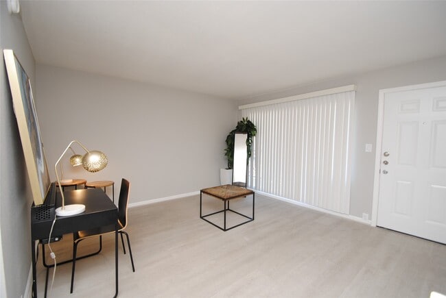 Photo - 2515 Yoakum Blvd