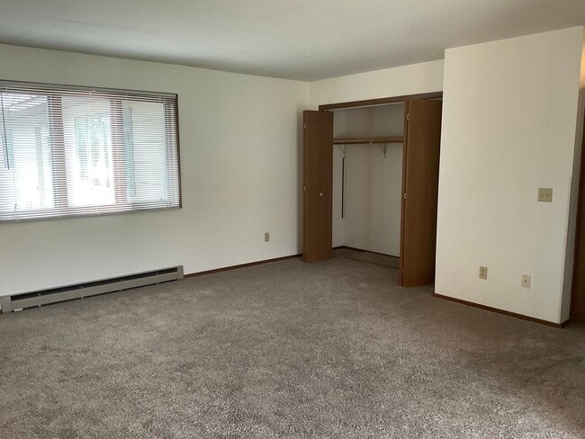 Large Living Room w/Closet - 836 Macomber St Unit 2