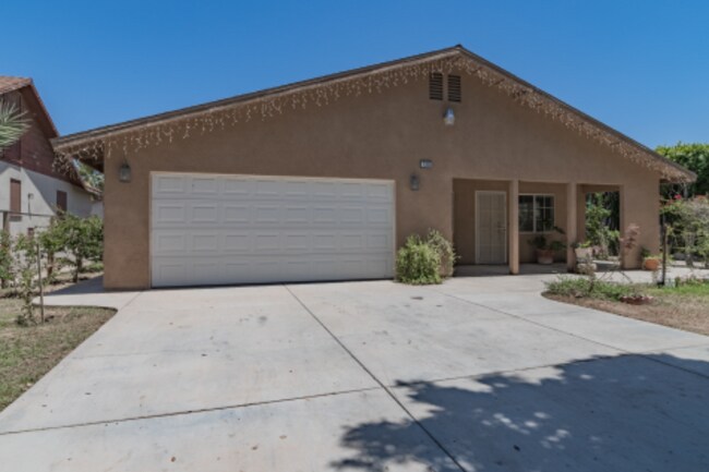 Photo - 730 Pine Ave