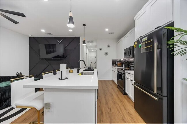 Photo - 205 Bolden St