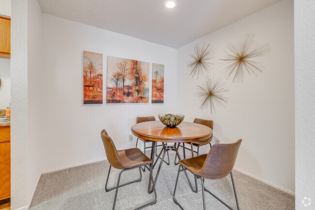 2BR, 2BA - 950SF - Dining Area