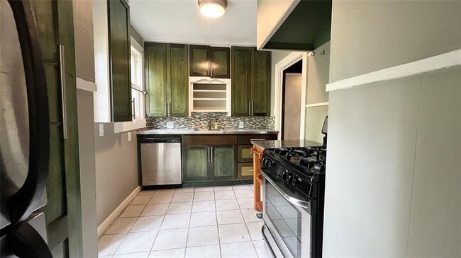 Photo - 707 Upson St