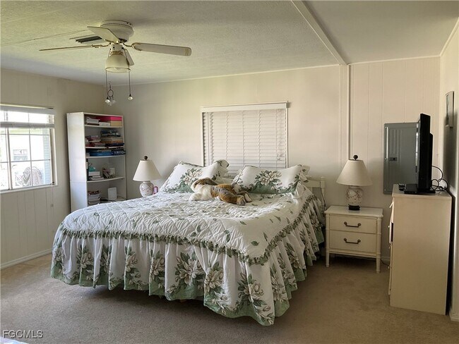 Photo - 566 Hogan Dr