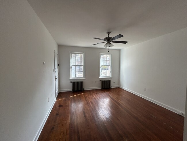 Building Photo - 1601 18th St SE Unit 1
