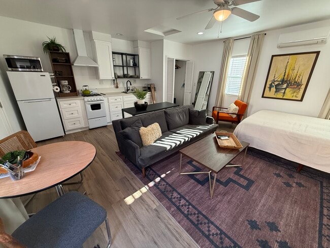 Building Photo - 4302 1/2 Gateway Ave