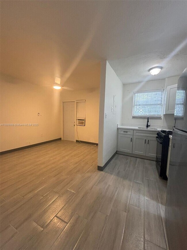 Photo - 708 NW 4th Ave Unidad 4