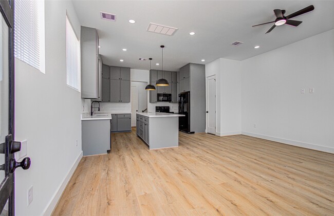 Photo - 1508 McKee St Unidad A