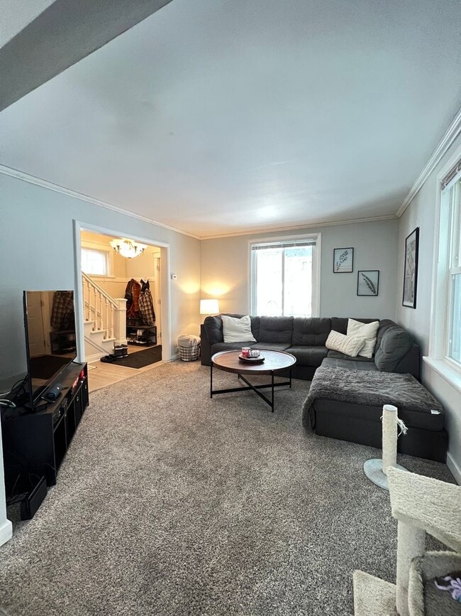 Photo - AVAILABLE JUNE 2026 - Renovated 3 Bed 1 Bath Home in East Duluth