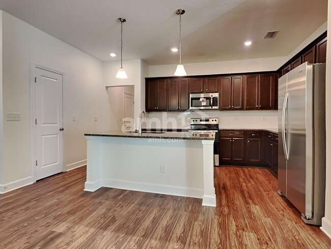 Photo - 437 Sandstone Dr