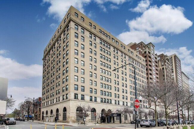 Building Photo - 2100 N Lincoln Park W Unit 4GN Rental