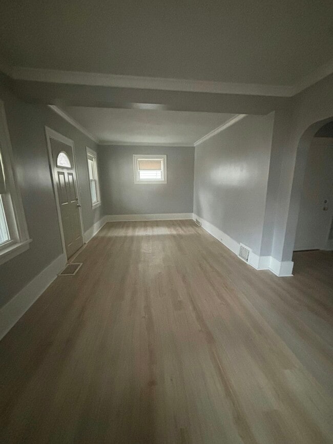 Photo - 2096 Halstead Ave