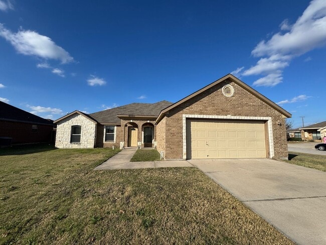 Building Photo - 9901 Diana Dr