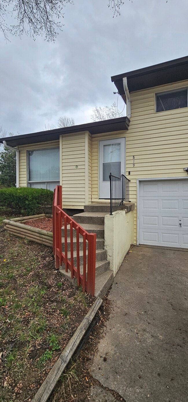 Building Photo - 819 N 70th St