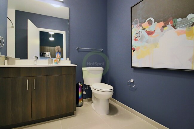 Photo - 709 N Milwaukee Ave