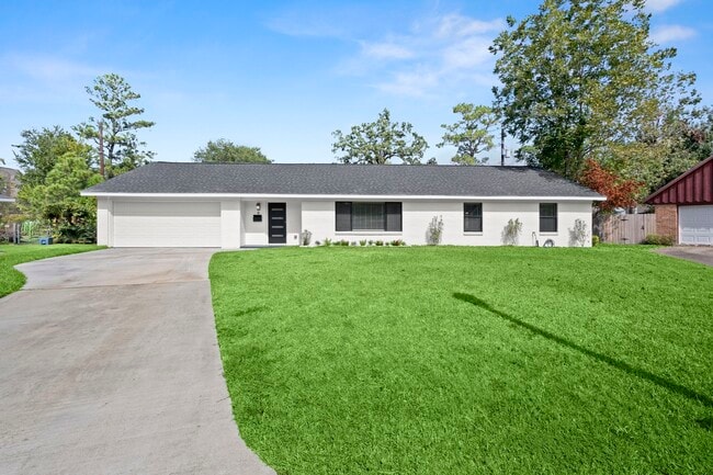 Building Photo - 6 Pom Ct