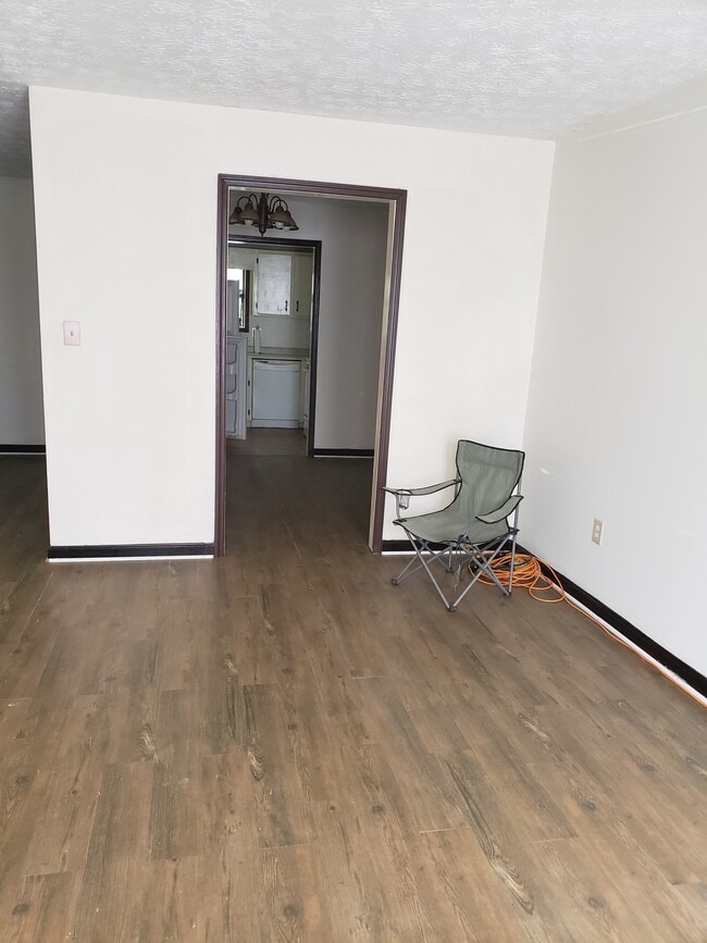 232 E Paces Dr