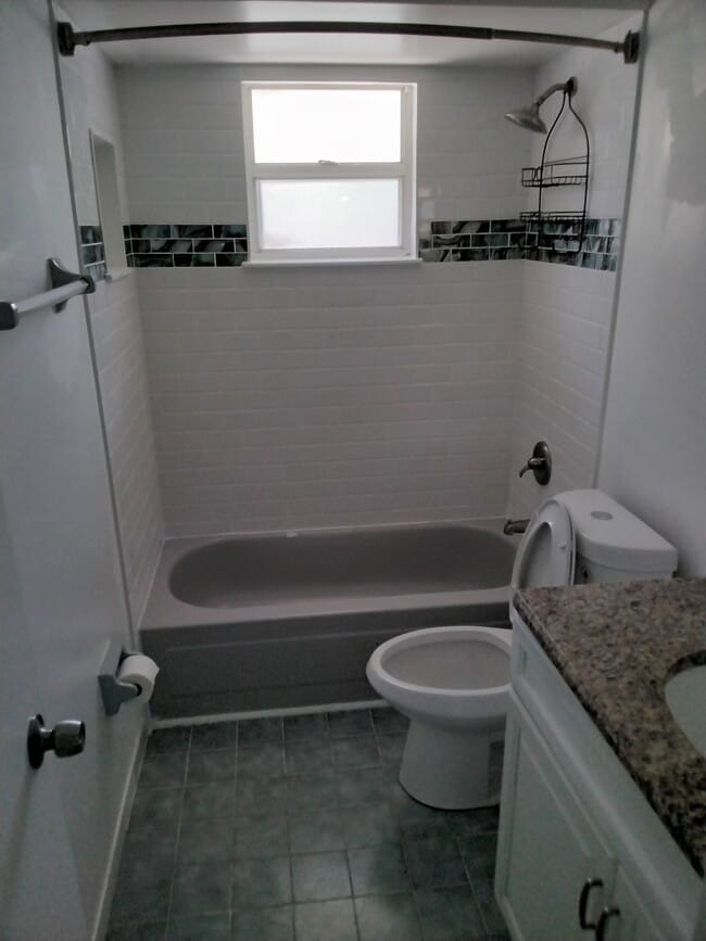 Building Photo - 118 SW Fairway Ave Rental