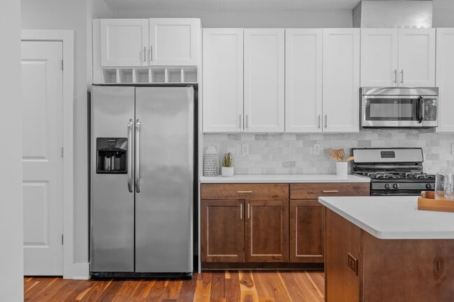 Building Photo - Boutique 28 Rental