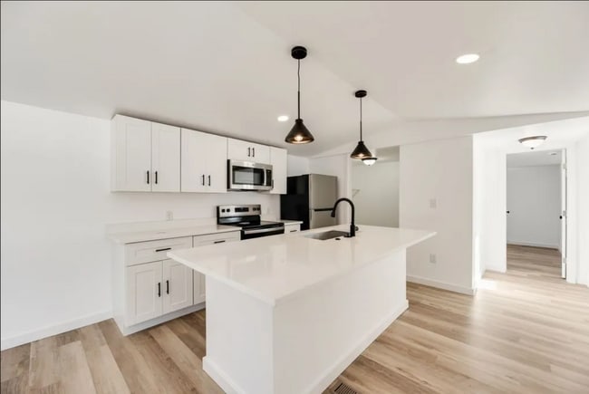 Photo - 393 Knollwood Rd
