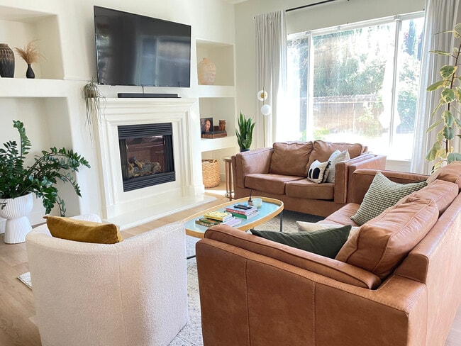 Building Photo - 4048 Clarewood Way