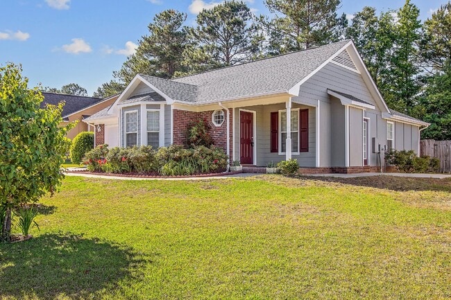 Building Photo - 3 Bedroom 2 Bathroom Nest in Fayetteville