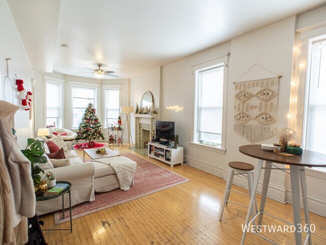 Photo - 1138 N Winchester Ave Unit 3