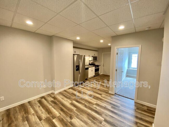107 Main St E