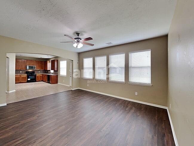 Photo - 1927 Makenna Ln