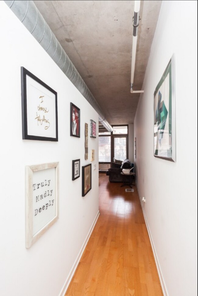 Photo - 1 bedroom in Chicago IL 60610 Unit 104