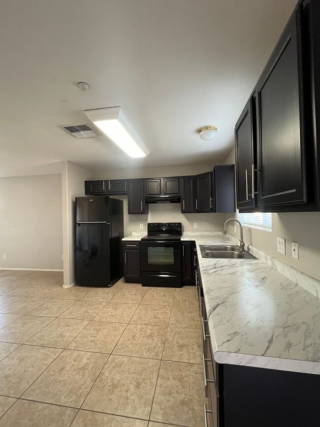 Photo - Two Bedroom / I17 Freeway Access