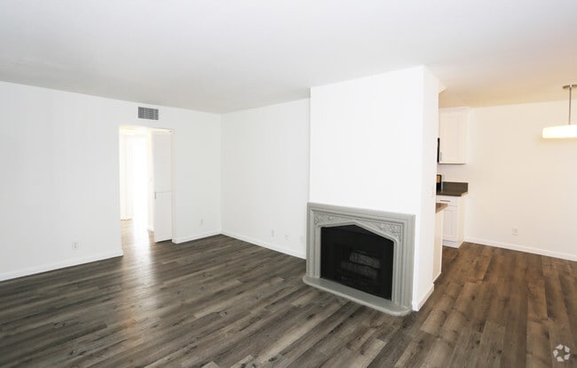 2BR, 2BA-Living Room