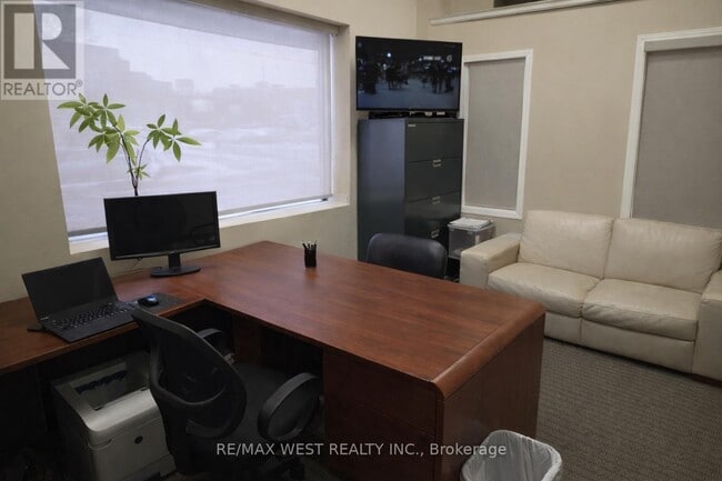 Photo - 33 S Station St