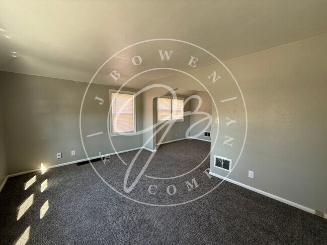 Photo - "Charming 2-Bed upper Duplex on Wyckliffe Parkway – Cozy Living Awaits!"